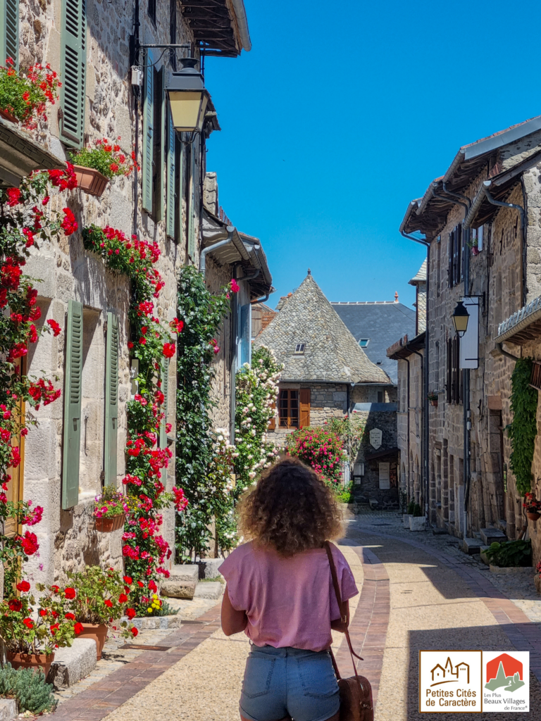 Découvrez Marcolès, l'un des Plus Beaux Villages de France©️ au cœur de la Châtaigneraie Cantalienne ! Suivez-vous pour une journée inoubliable !