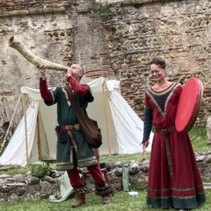 Initiez-vous aux danses médiévales aux Tours de Merle