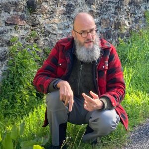 Balade gourmande aux Tours de Merle : À la découverte des plantes sauvages comestibles
